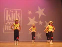 http://www.dancekar.com/Results/Gallery/regionals2006/08_BatonRouge/images/b_66_DSC01442.jpg